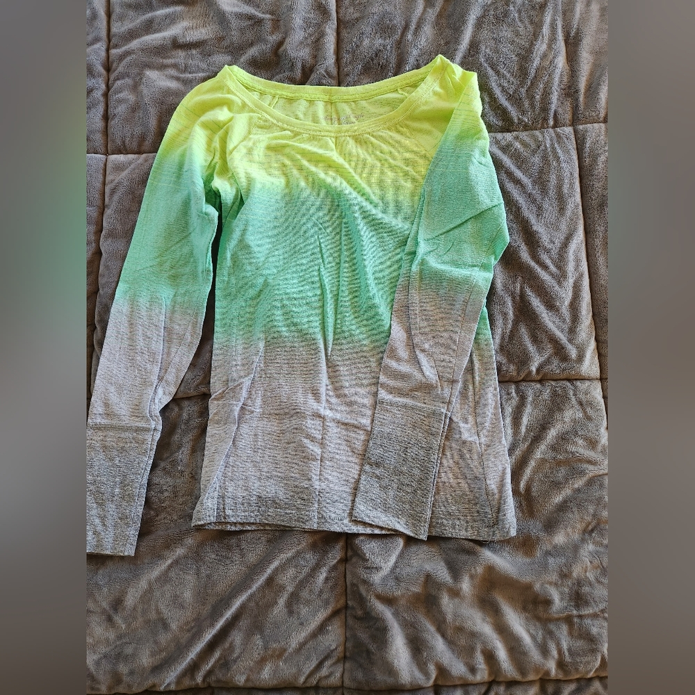 AE Long Sleeve T-shirt Size XS